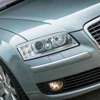 Mra��tka p�edn�ch sv�tlomet� Audi A8 D3 facelift -- rok v�roby 2005-08