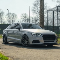 Oneway kompletn� body kit Audi A3 (8V) Sedan Facelift (dvojit� koncovky v�fuky L/R) -- rok v�roby 2016-20 - leskl� �ern�