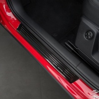 Nerez kryty prah� Special Edition �ern� Audi Q2 Facelift -- od roku v�roby 2020-